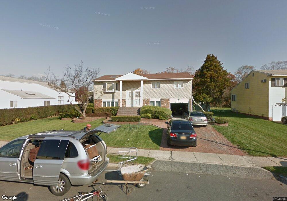 31 Rainbow Ln, Amityville, NY 11701 - photo 1