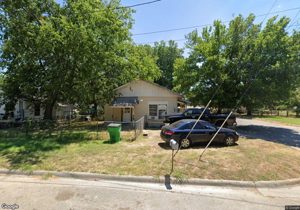 1400 1/2 Witherspoon St, Gainesville, TX 76240 - photo 1