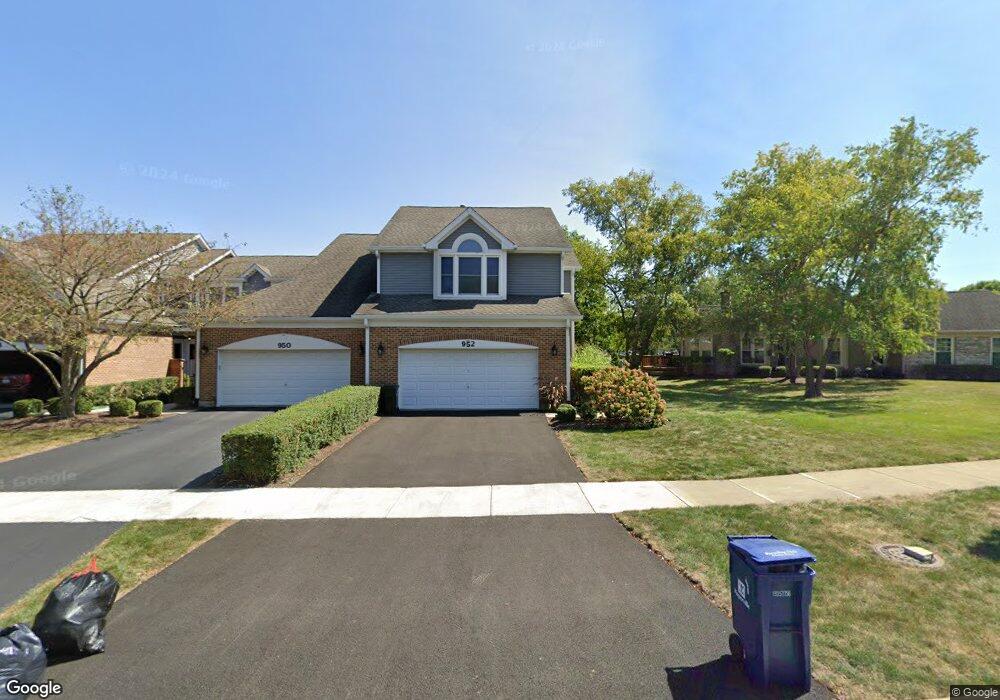 952 Heathrow Ln, Naperville, IL 60540 - photo 1