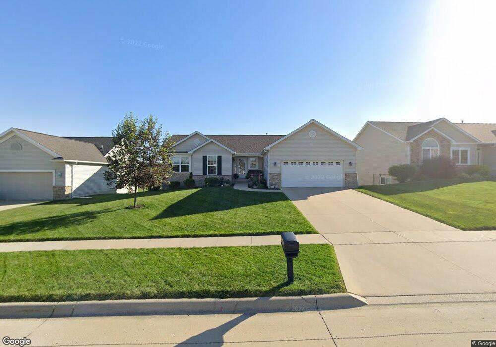 1711 Quail Ridge Rd, Cedar Falls, IA 50613 - photo 1
