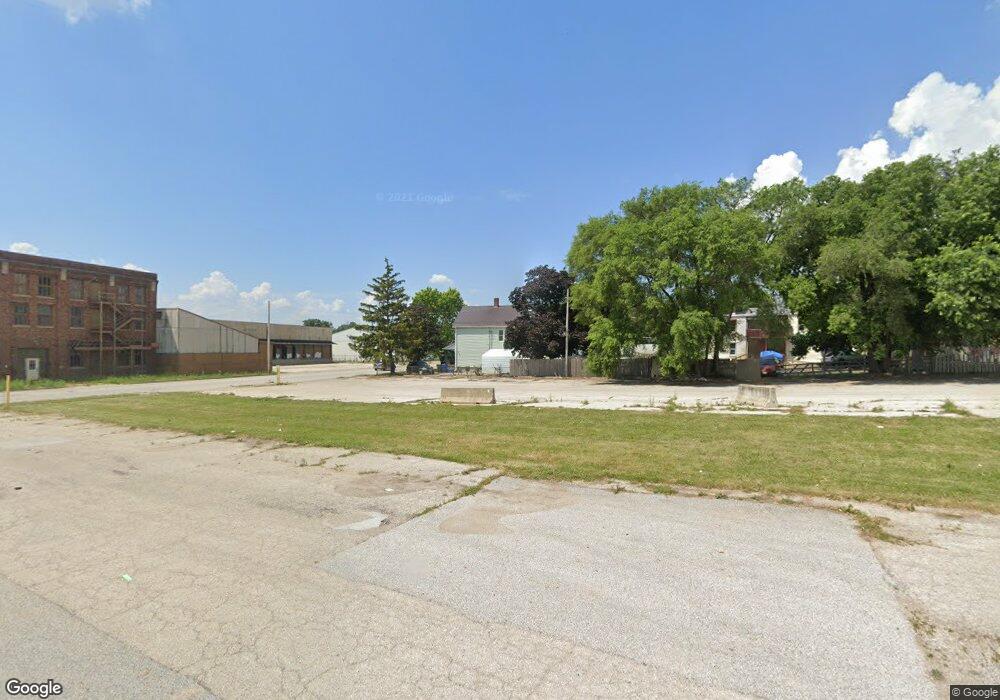 1434 Rockingham Rd, Davenport, IA 52802 - photo 1