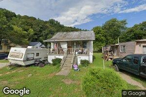 105 Mansion St, Hamlin, WV 25523