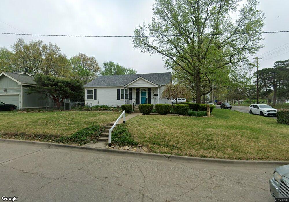 3811 SW 9th St, Topeka, KS 66606 - photo 1