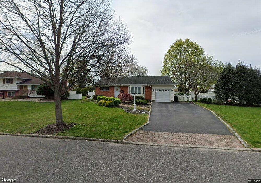 2 Tyram Ln, ComMacK, NY 11725 - photo 1