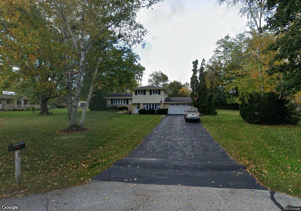 W151N6963 Glenview Ct, Menomonee Falls, WI 53051 - photo 1