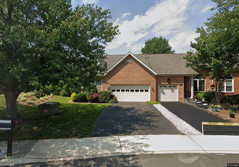 208 N View Cir, Warrenton, VA 20186 - photo 1