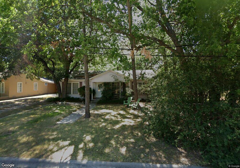 907 S Howeth St, Gainesville, TX 76240 - photo 1