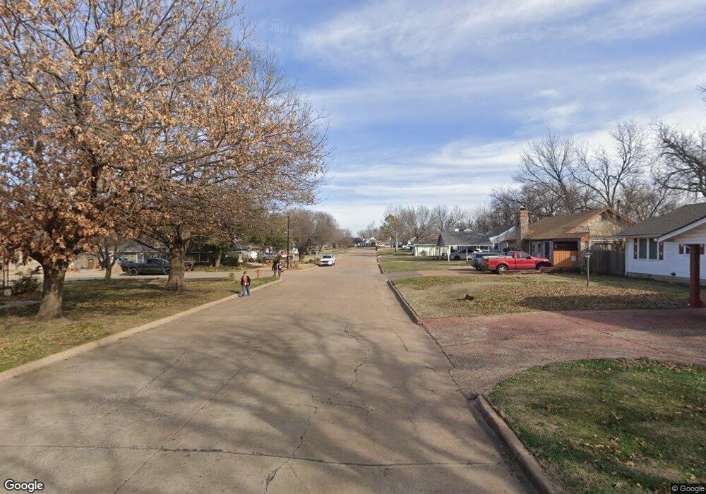 501 NW Elm Ave, Cache, OK 73527 - photo 1