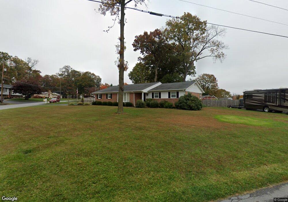 901 Dixon Ave, Sykesville, MD 21784 - photo 1