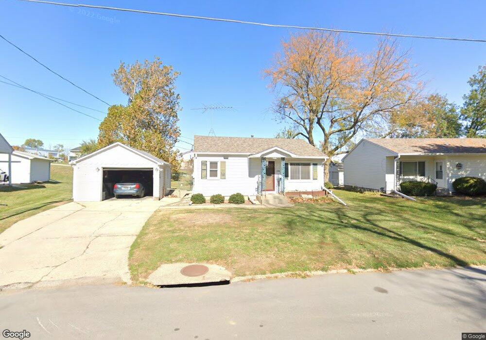1406 S 6th Ave E, Newton, IA 50208 - photo 1