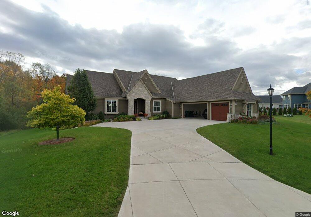 N67W13223 Westview Cir, Menomonee Falls, WI 53051 - photo 1