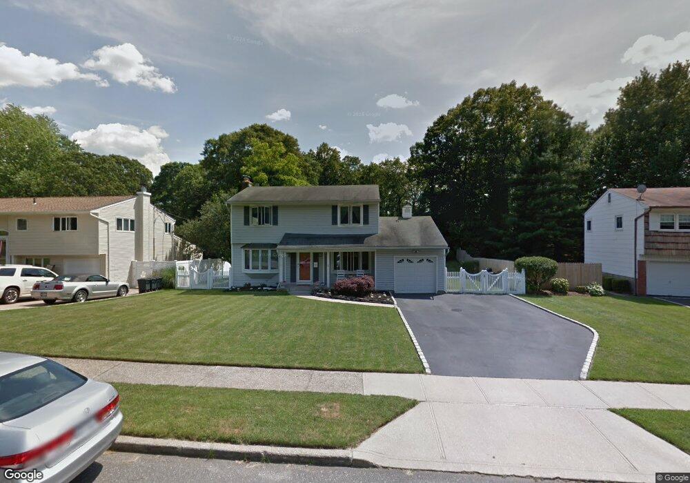 26 Wenmore Rd, ComMacK, NY 11725 - photo 1