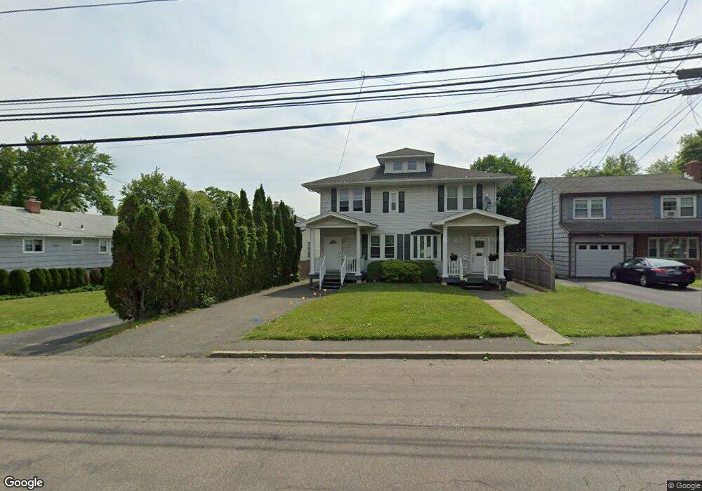 591 Knapps Hwy, Fairfield, CT 06825 - photo 1