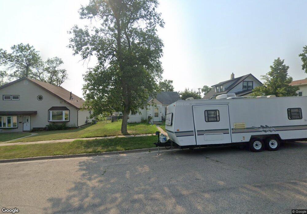 914 6th Ave SE, Jamestown, ND 58401 - photo 1