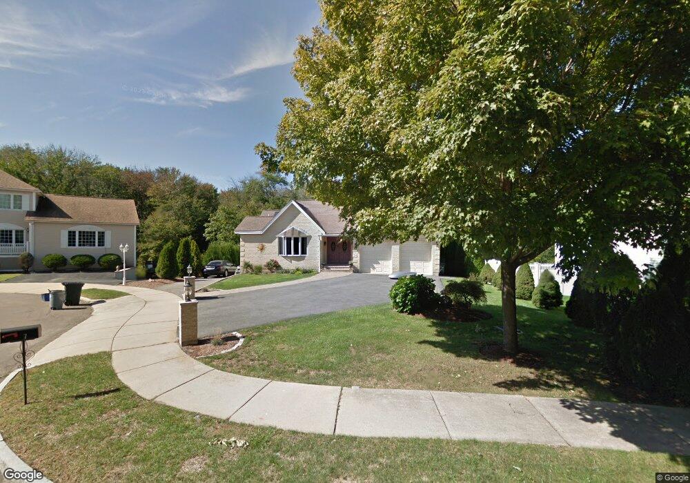 7 Sullivan Cir, Stoneham, MA 02180 - photo 1