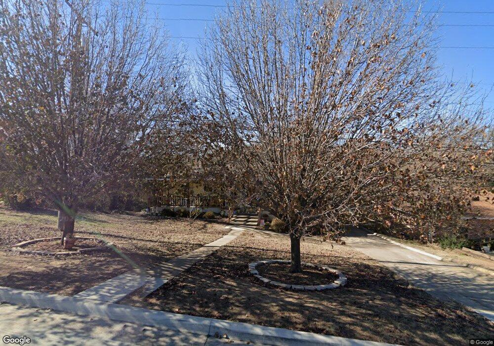 617 NE 5th St, Grand Prairie, TX 75050 - photo 1