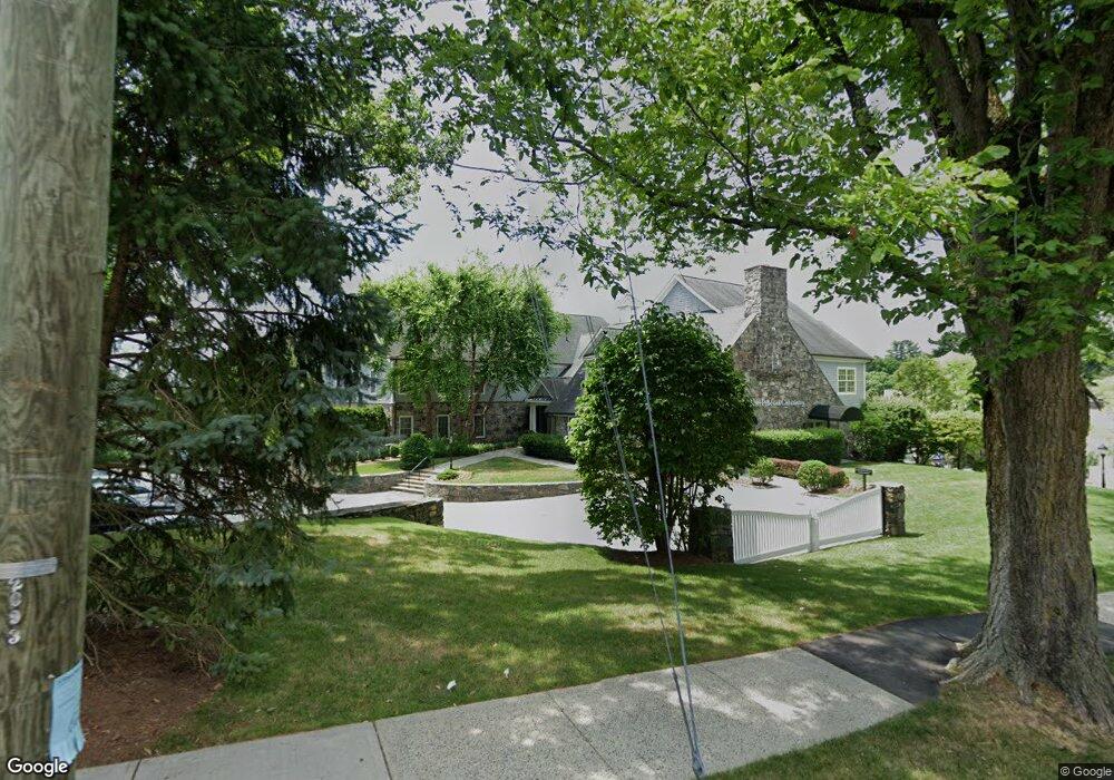 2 Dearfield Dr, Greenwich, CT 06831 - photo 1