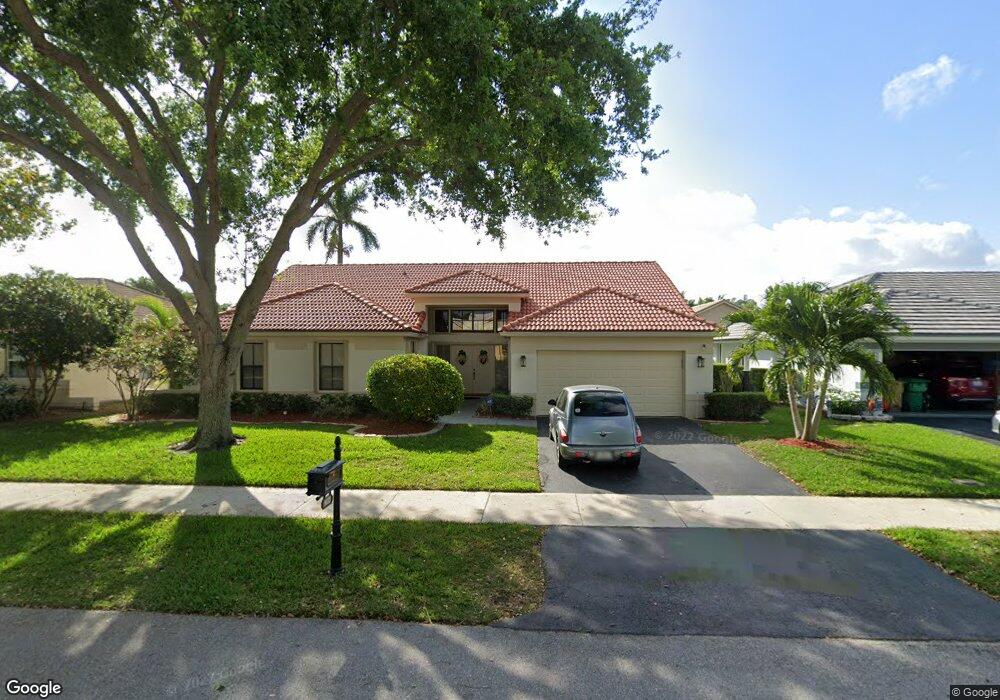 9652 Ridgecrest Ct, Davie, FL 33328 - photo 1