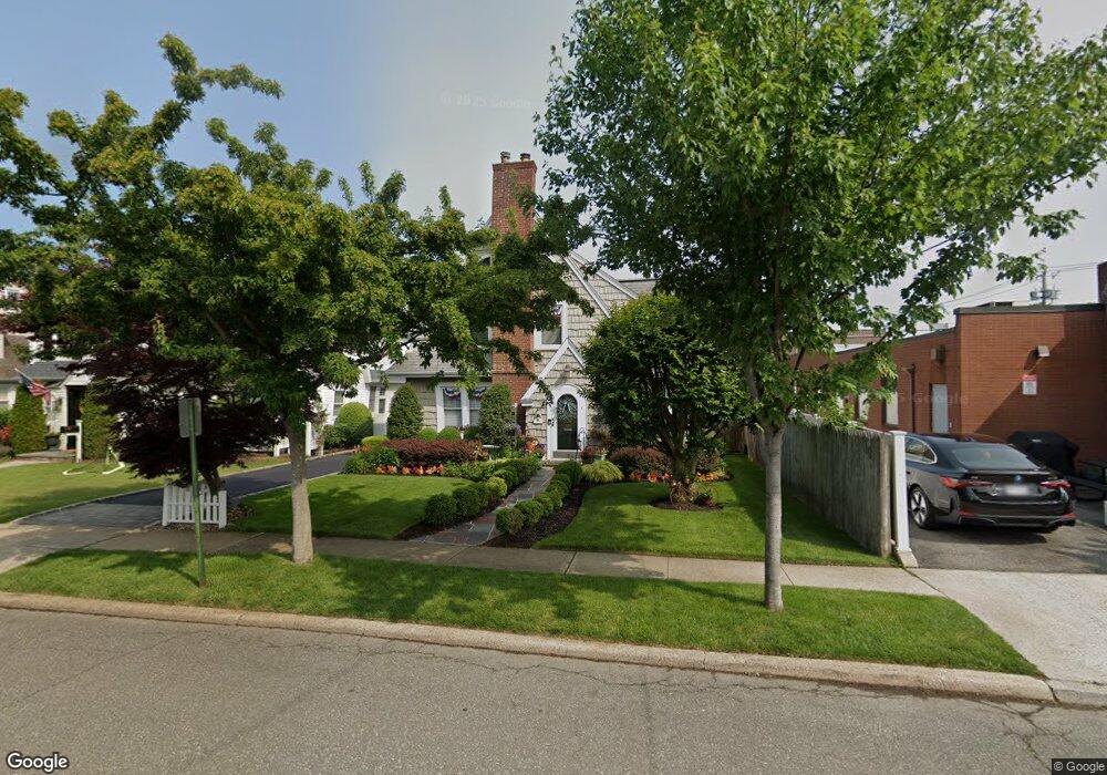 150 Ferncroft Rd, Mineola, NY 11501 - photo 1