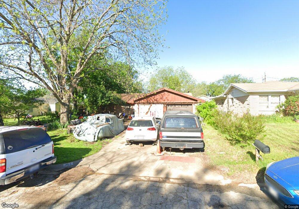 305 Hogle St, Weatherford, TX 76086 - photo 1