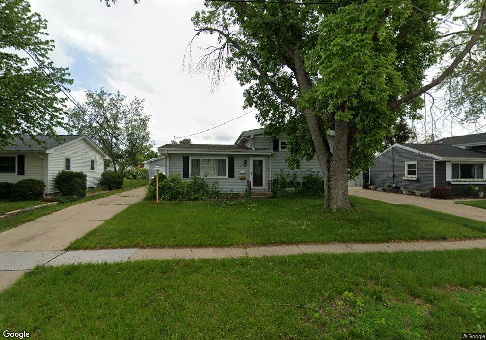 2113 Lauren Dr SW, Cedar Rapids, IA 52404 - photo 1
