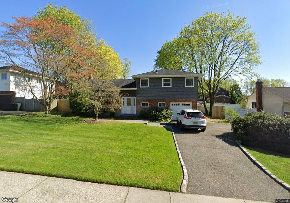 6 Havemeyer Ln, ComMacK, NY 11725 - photo 1