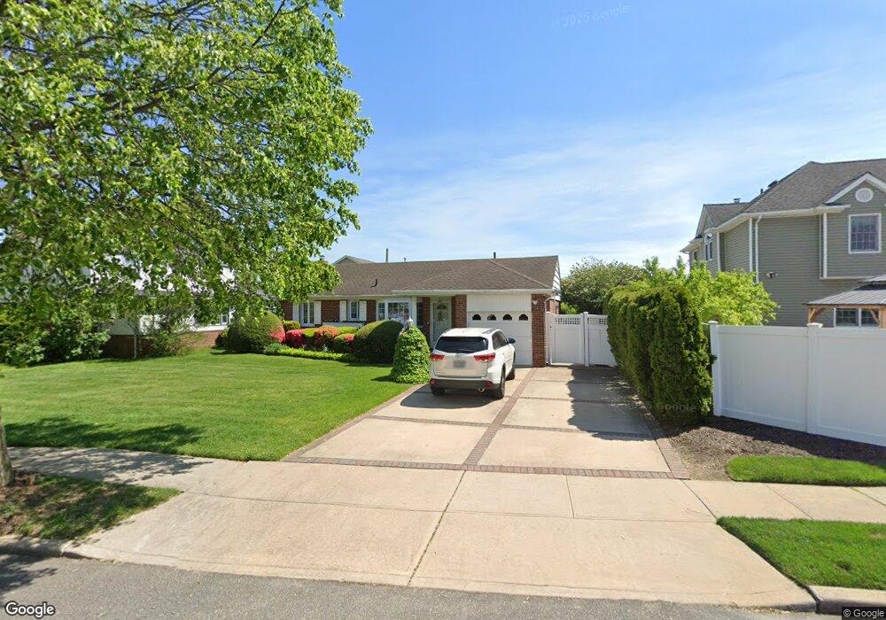 677 Willow Rd, Franklin Square, NY 11010 - photo 1