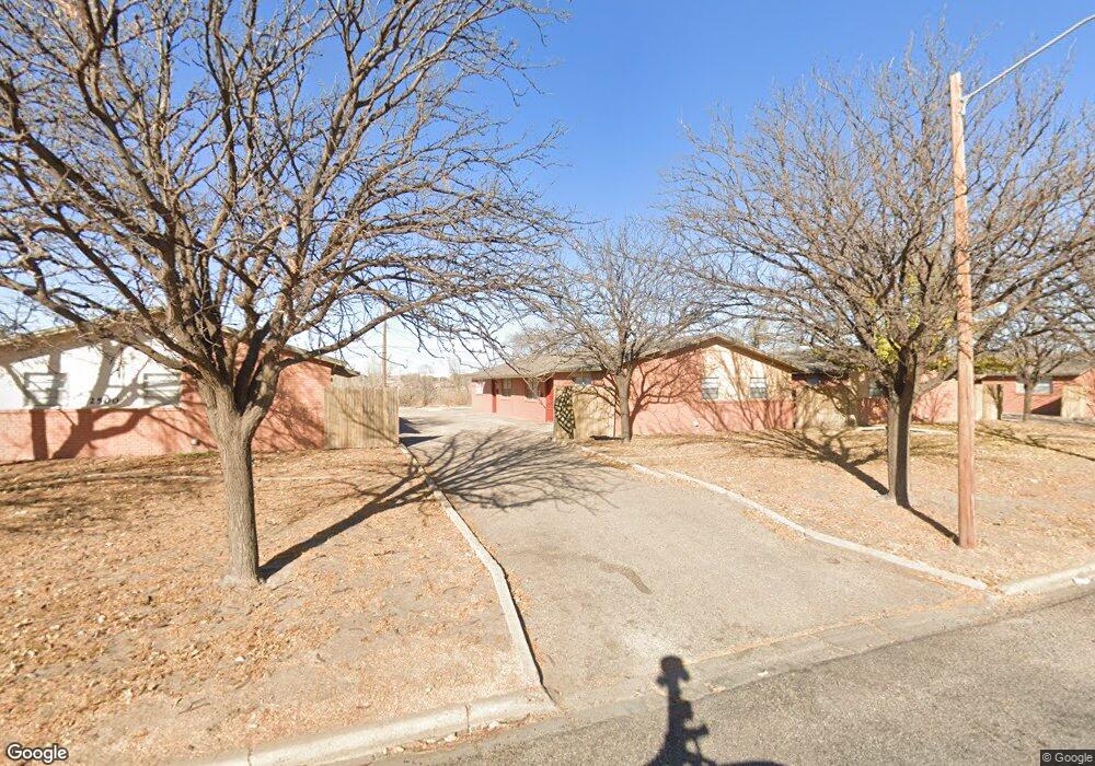 2412 W 16th St, Plainview, TX 79072 - photo 1