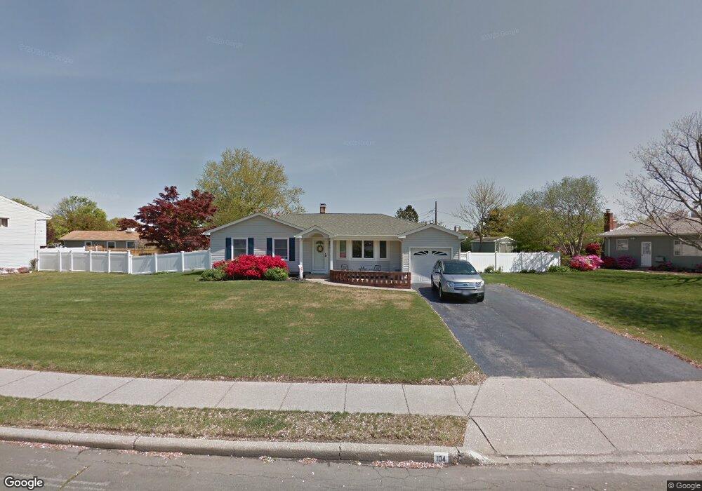 104 Rudder Dr, Holtsville, NY 11742 - photo 1