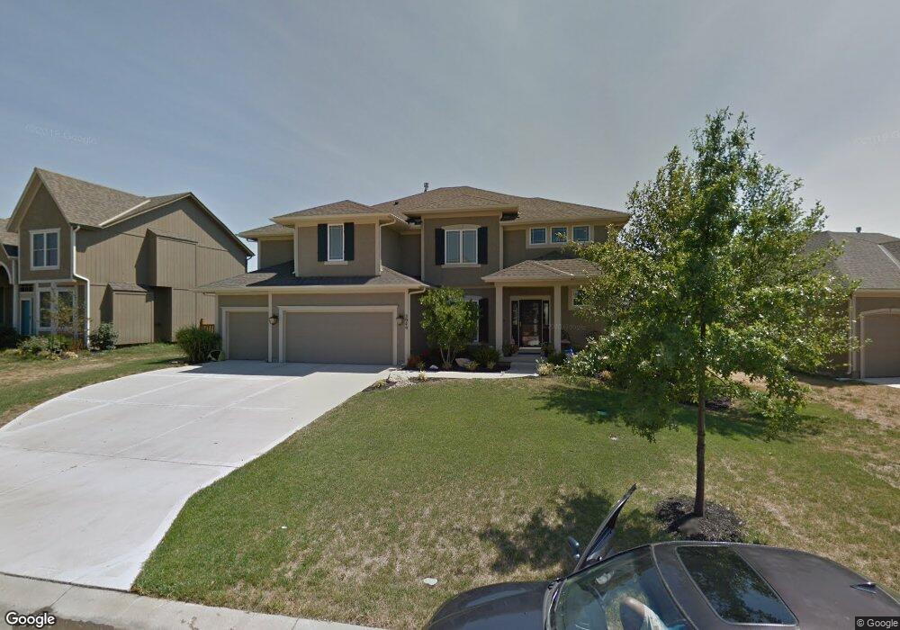 5949 Theden St, Shawnee, KS 66218 - photo 1