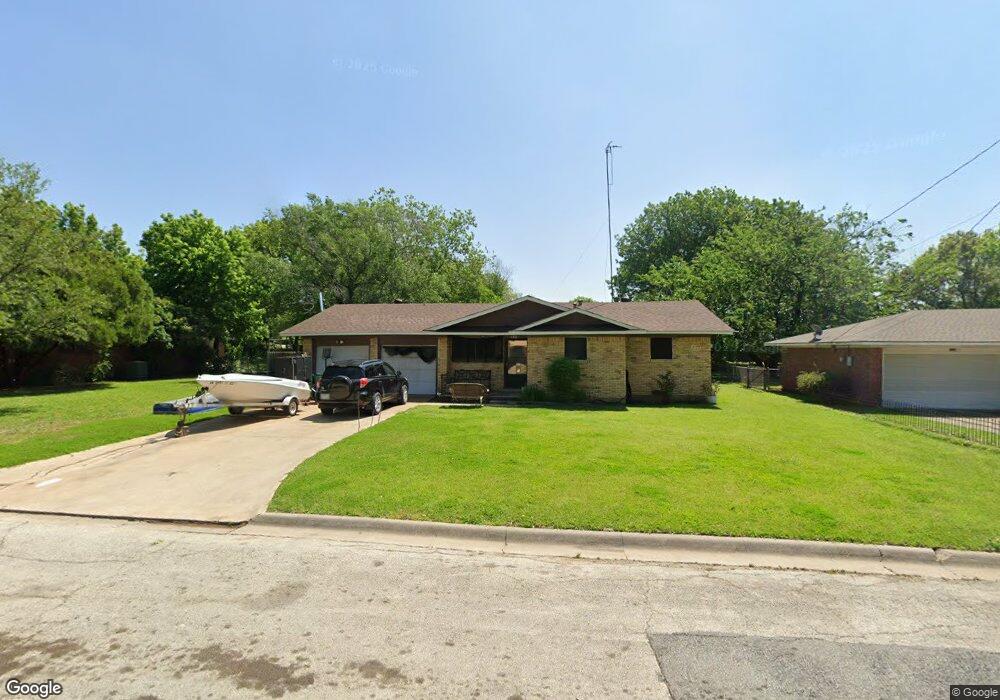 1310 Elmwood St, Gainesville, TX 76240 - photo 1