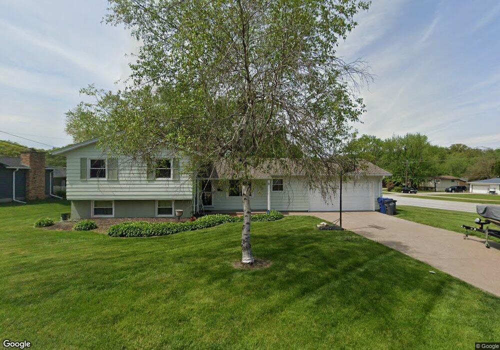 2022 Elmwood Ln, Bettendorf, IA 52722 - photo 1