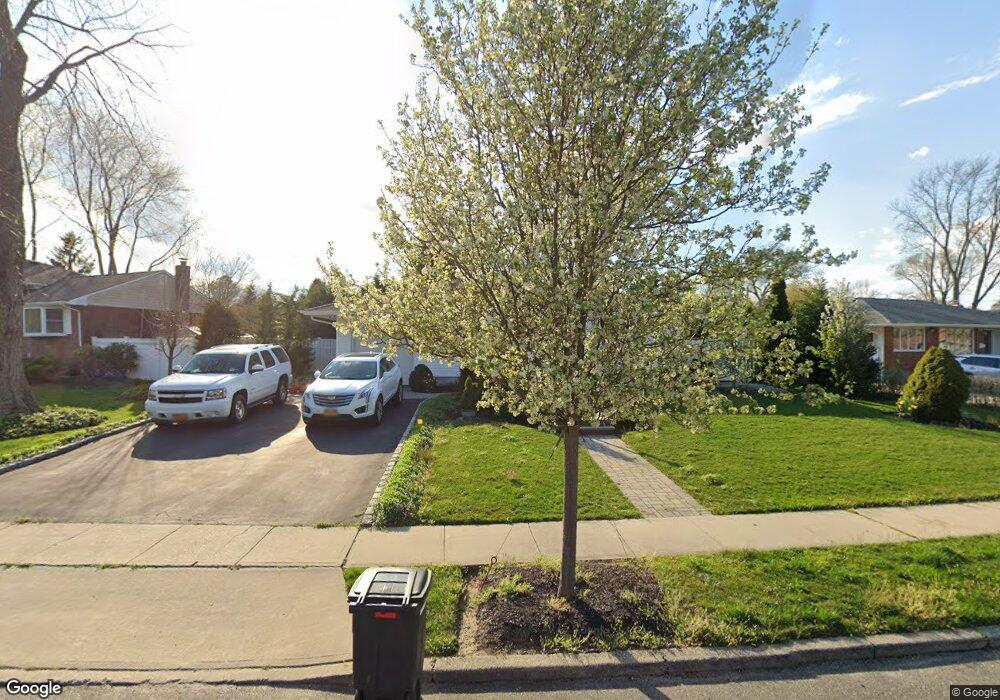 14 Valmont Ln, ComMacK, NY 11725 - photo 1