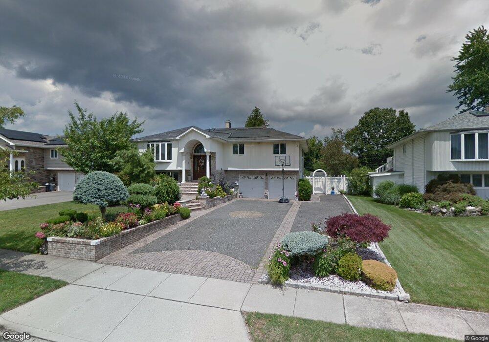 7 Heather Crescent, ComMacK, NY 11725 - photo 1