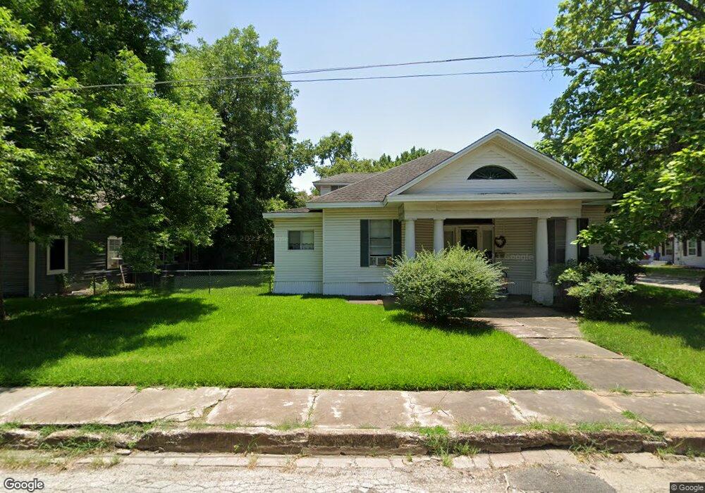 621 W 8th St, Bonham, TX 75418 - photo 1