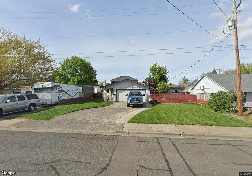 685 Cedar St, Central Point, OR 97502 - photo 1