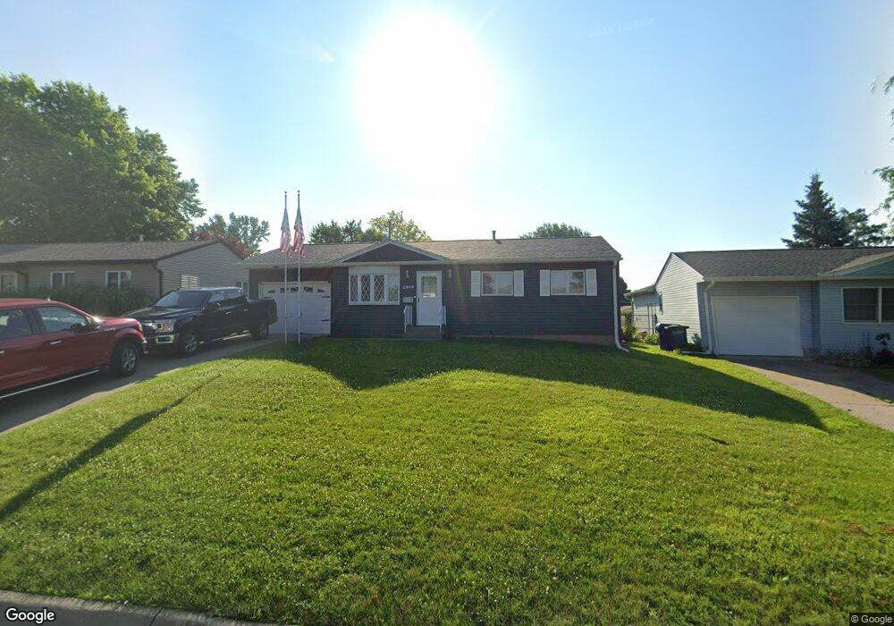 2915 Cypress Dr, Bettendorf, IA 52722 - photo 1