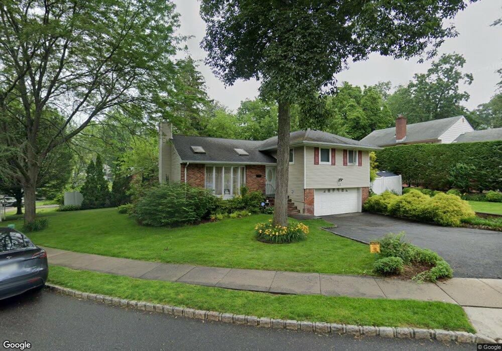 19 Crescent Rd, Great Neck, NY 11021 - photo 1