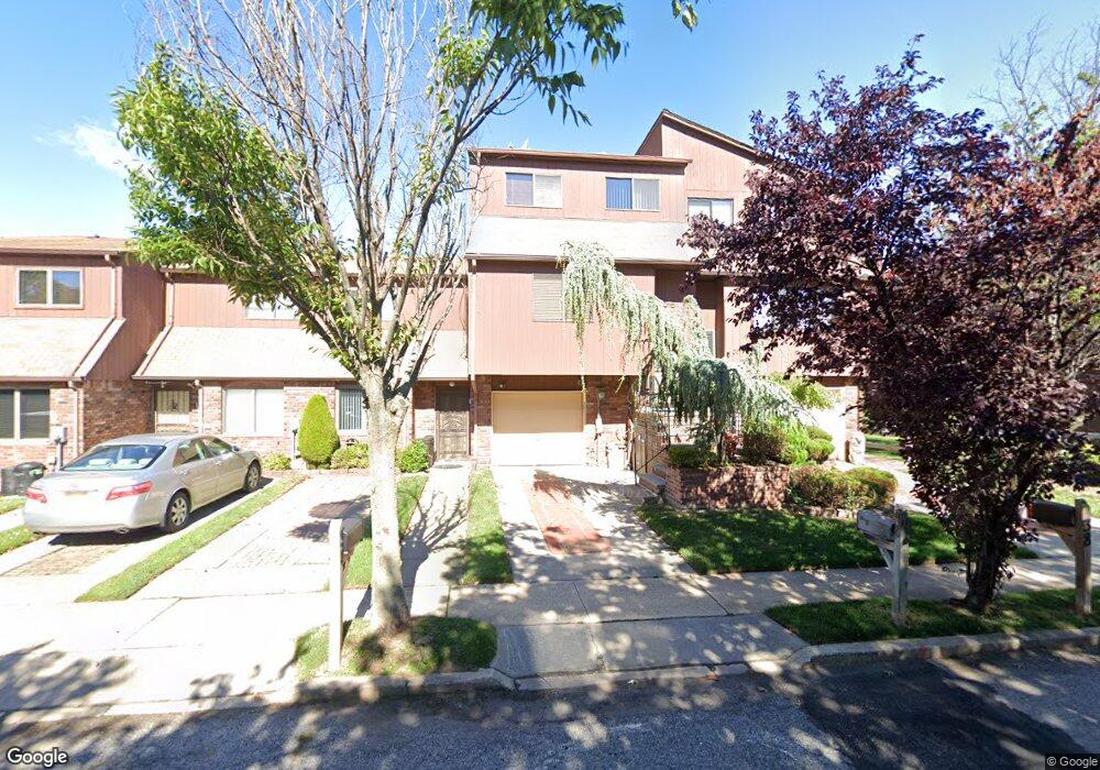 38 Gateway Dr unit 38, Staten Island, NY 10304 - photo 1