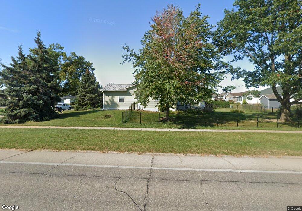 2215 Balsam Dr SW, Cedar Rapids, IA 52404 - photo 1