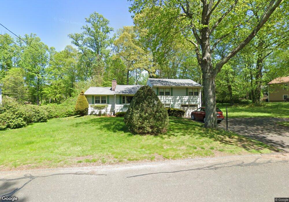 184 Tanglewood Rd, Trumbull, CT 06611 - photo 1