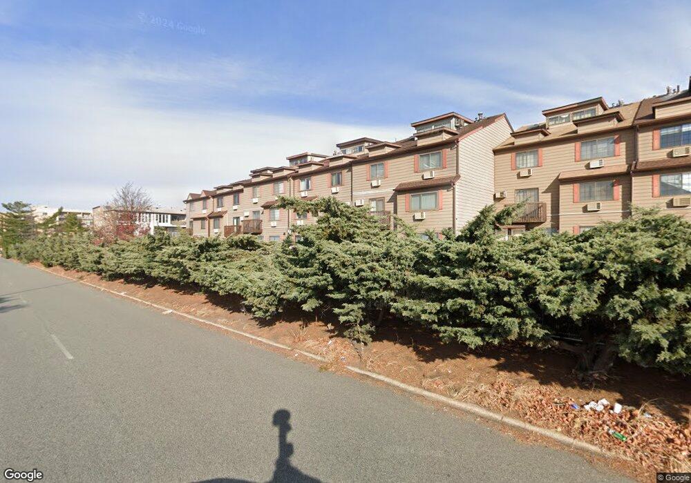 88 Daffodil Ln unit 121, Staten Island, NY 10314 - photo 1