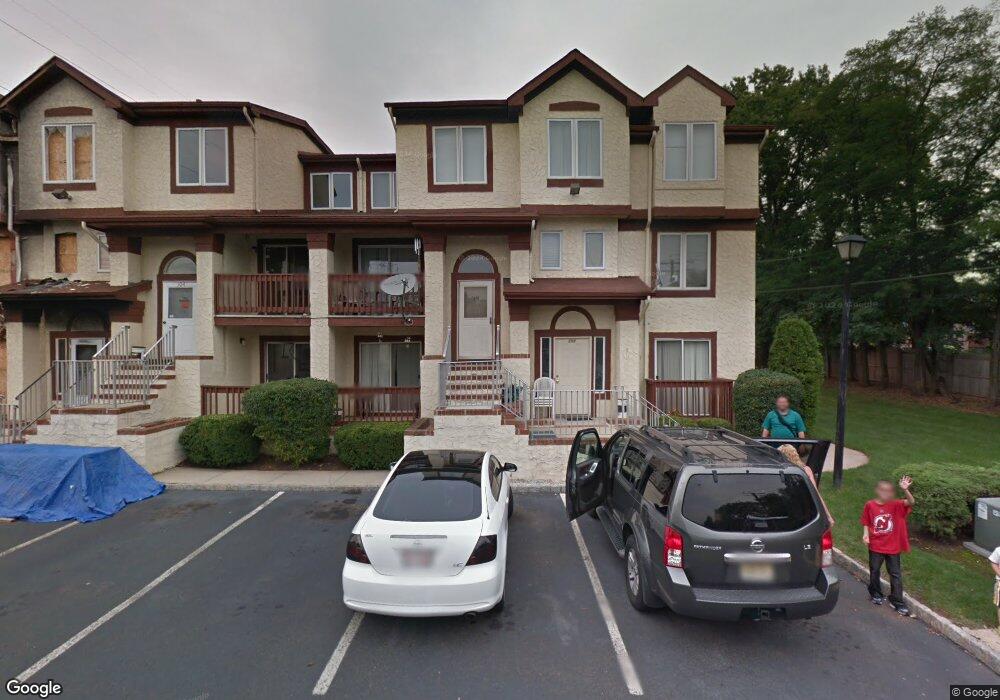 108 Michaels Ct, Woodbridge, NJ 07095 - photo 1