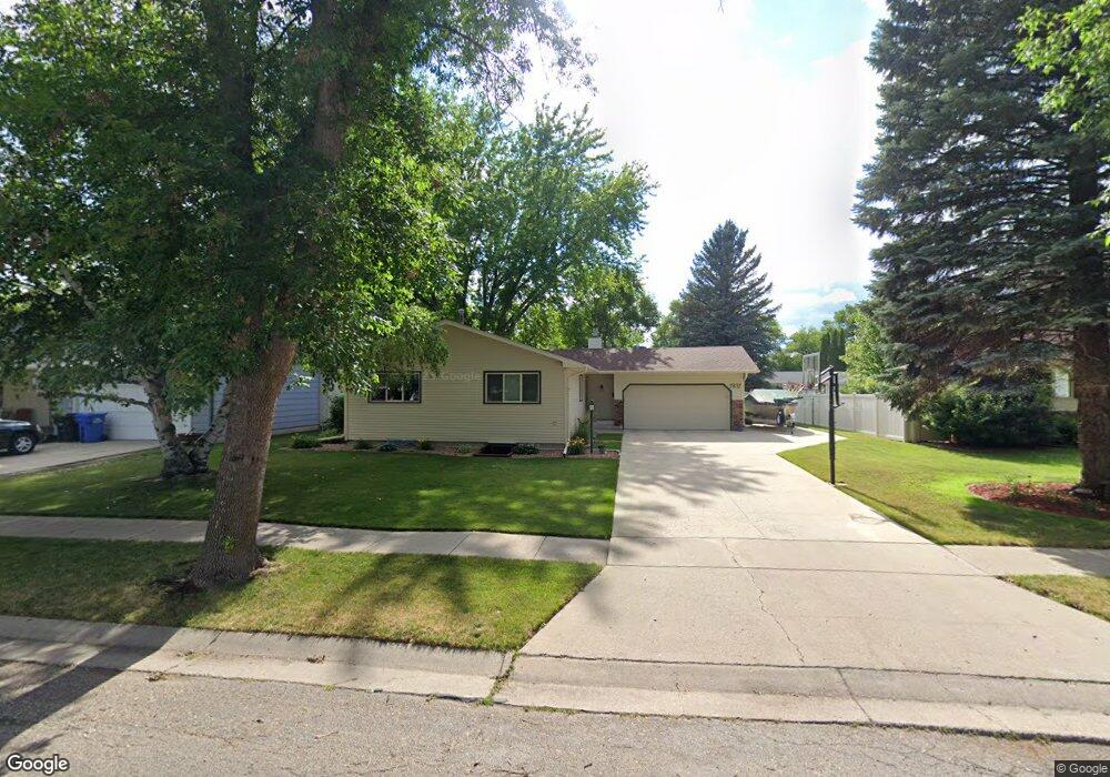 2832 Hickory St N, Fargo, ND 58102 - photo 1