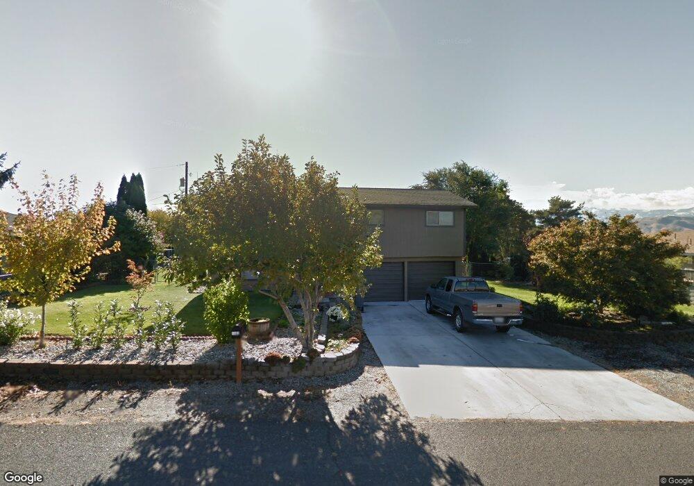 1102 9th St NE, East Wenatchee, WA 98802 - photo 1