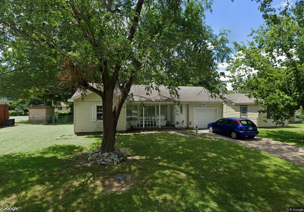 1209 N Cherrington Ave, Claremore, OK 74017 - photo 1