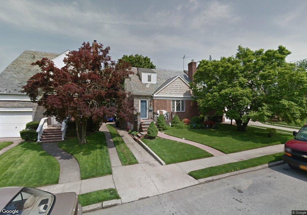 7637 174th St, Fresh Meadows, NY 11366 - photo 1