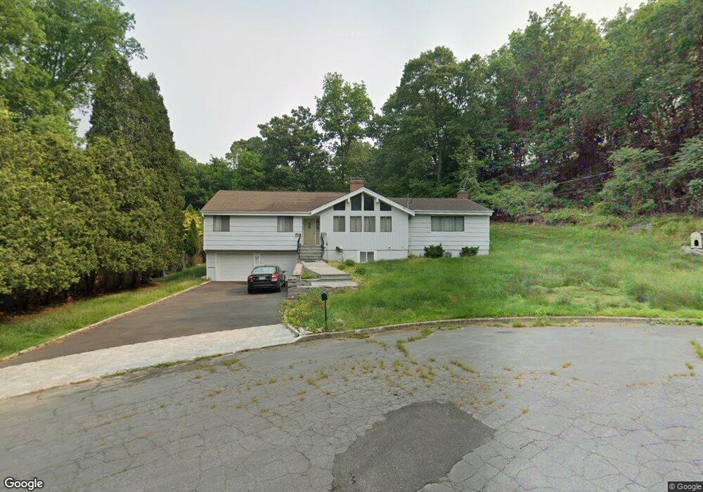 40 Crystal Ln, Fairfield, CT 06824 - photo 1