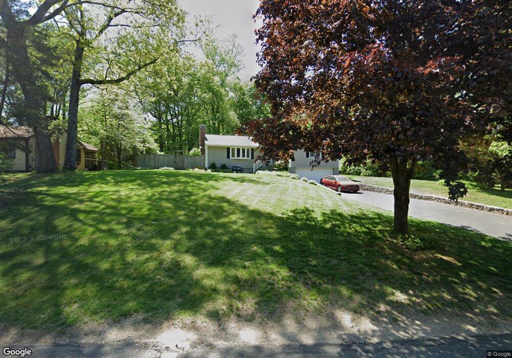 195 Tanglewood Rd, Trumbull, CT 06611 - photo 1