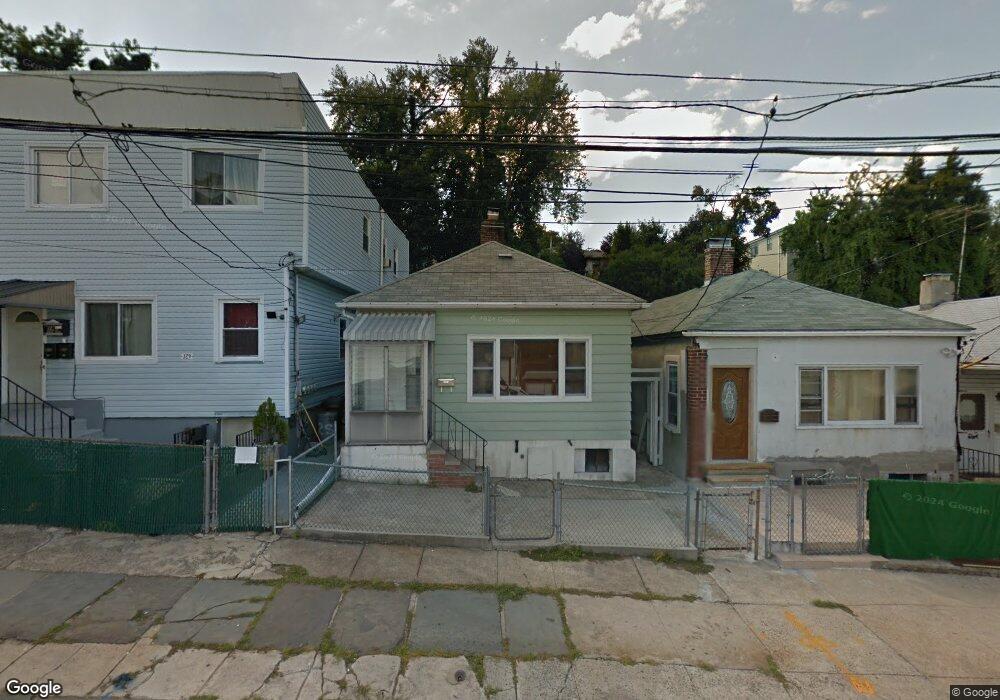 131 Vineyard Ave, Yonkers, NY 10703 - photo 1